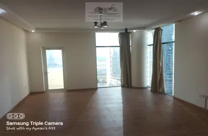 Empty Room image for: Apartment - 2 Bedrooms - 2 Bathrooms for sale in Sanabis - Manama - Capital Governorate, Image 1