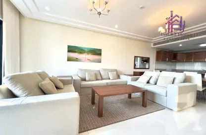 Living Room image for: Apartment - 2 Bedrooms - 2 Bathrooms for rent in Amwaj Marina - Amwaj Islands - Muharraq Governorate, Image 1