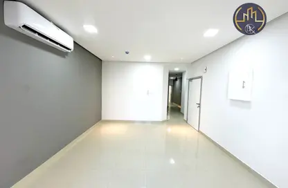 شقة - 2 غرف نوم - 2 حمامات للايجار في الجنبية - المحافظة الشمالية