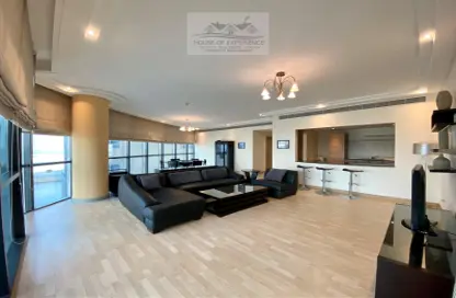 Living Room image for: Apartment - 2 Bedrooms - 4 Bathrooms for rent in Al Juffair - Capital Governorate, Image 1
