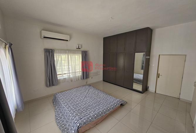 966427 - Property Image 2