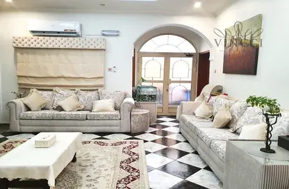 Living Room image for: Villa - 6 Bedrooms - 6 Bathrooms for sale in Galali - Muharraq Governorate, Image 1