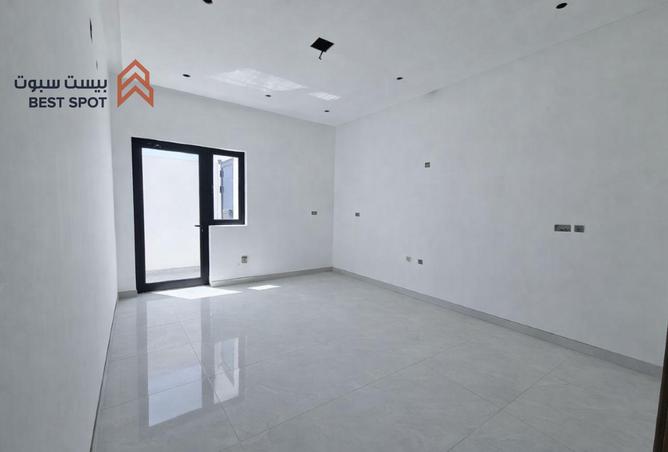 989054 - Property Image 3