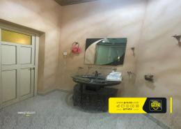 صورةحمام لـ: فيلا - 3 غرف نوم - 5 حمامات للبيع في سند - المحافظة الوسطى, صورة 1