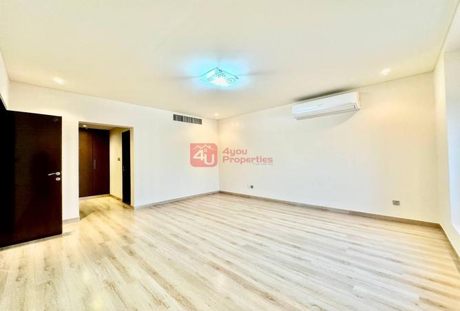 964389 - Property Image 3