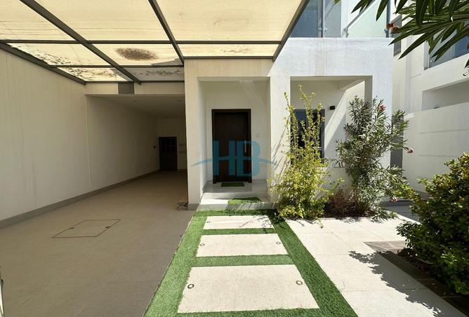 987330 - Property Image 2