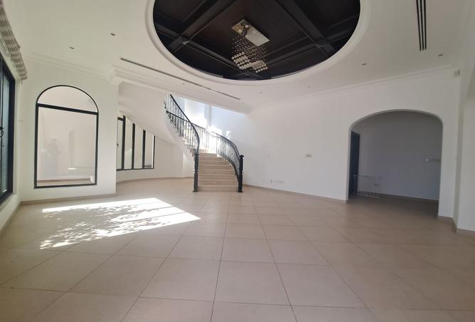 990397 - Property Image 2