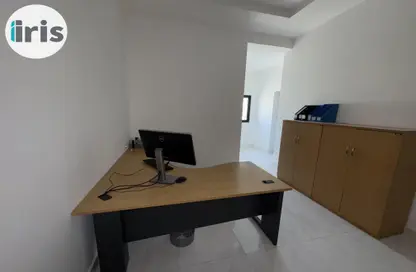 مكتب - استوديو - 1 حمام للايجار في سترة - المحافظة الوسطى