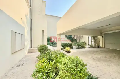 Villa - 5 Bedrooms - 6 Bathrooms for rent in Zinj - Manama - Capital Governorate