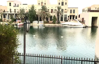فيلا - 5 غرف نوم - 5 حمامات للايجار في شارع أمواج - أمواج - المحرق