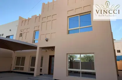 فيلا - 6 غرف نوم - 7 حمامات للبيع في عراد - المحرق