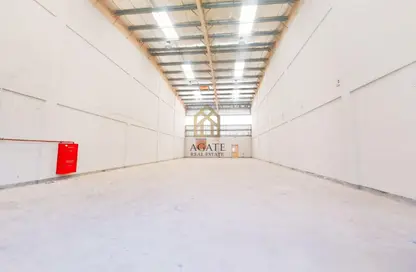 مستودع - استوديو - 1 حمام للايجار في سترة - المحافظة الوسطى