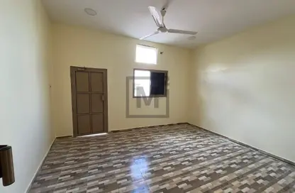 عمارة بالكامل - 5 غرف نوم - 3 حمامات للبيع في الحد - المحرق