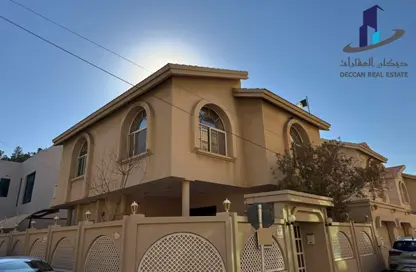 فيلا - 4 غرف نوم - 5 حمامات للايجار في الماحوز - المنامة - محافظة العاصمة