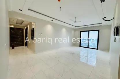 Apartment - 5 Bedrooms - 4 Bathrooms for sale in Hidd - Muharraq Governorate