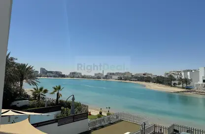 فيلا - 2 غرف نوم - 4 حمامات للايجار في جزيرة تالا - أمواج - المحرق