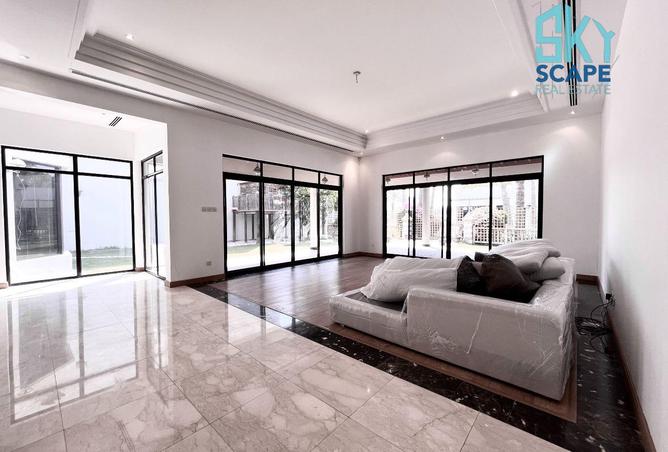 976242 - Property Image 2