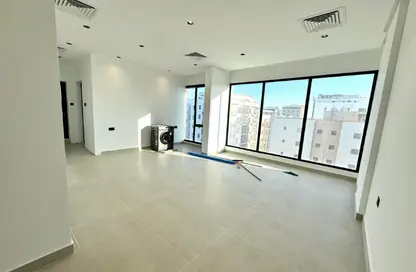 Apartment - 1 Bedroom - 1 Bathroom for rent in Sanabis - Manama - Capital Governorate