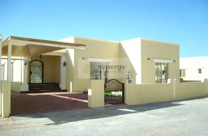 Outdoor House image for: Villa - 3 Bedrooms - 2 Bathrooms for rent in Saar - Northern Governorate, Image 1