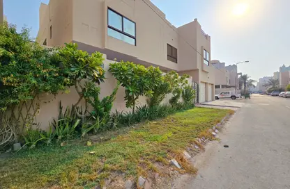 Villa - 3 Bedrooms - 5 Bathrooms for rent in Hidd - Muharraq Governorate