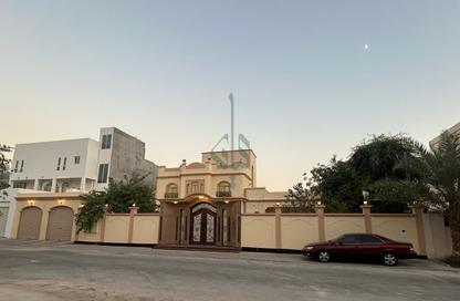 فيلا - 8 غرف نوم - 8 حمامات للبيع في عالي - المحافظة الوسطى