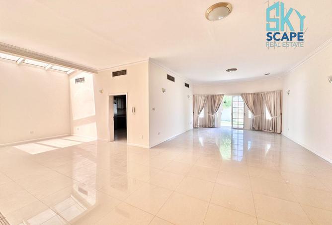 983430 - Property Image 2