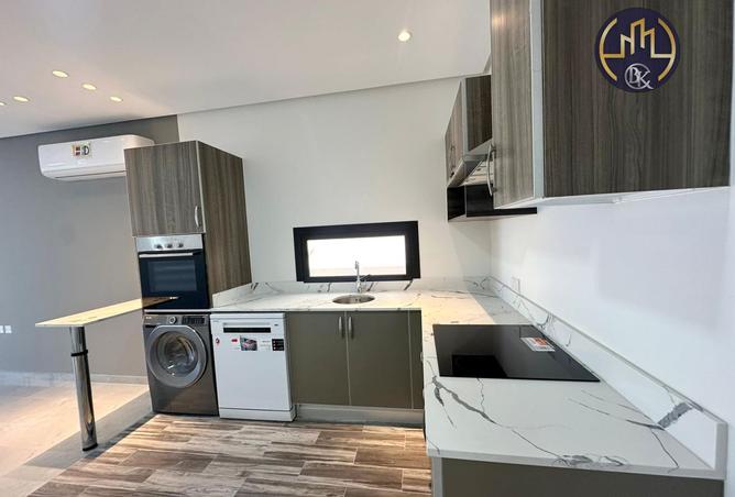 985209 - Property Image 2