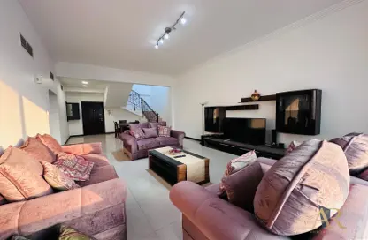 Living Room image for: Duplex - 3 Bedrooms - 3 Bathrooms for rent in Al Juffair - Capital Governorate, Image 1