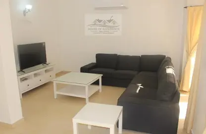 صورة لـ غرفة المعيشة شقة - 3 غرف نوم - 2 حمامات للايجار في سار - المحافظة الشمالية ، صورة رقم 1