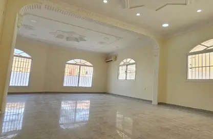 Empty Room image for: Villa - 6 Bedrooms - 6 Bathrooms for rent in Arad - Muharraq Governorate, Image 1