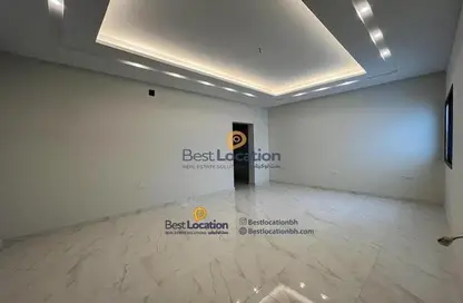 Apartment - 3 Bedrooms - 4 Bathrooms for sale in Busaiteen - Muharraq Governorate