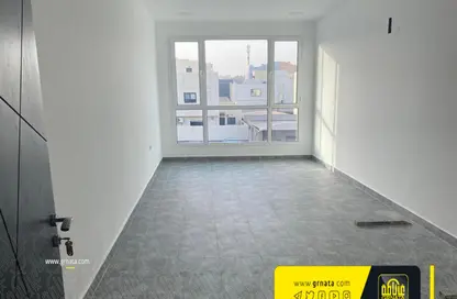Empty Room image for: Office Space - Studio - 1 Bathroom for rent in Sanad - Central Governorate, Image 1