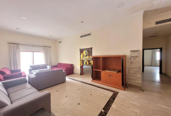 982190 - Property Image 2