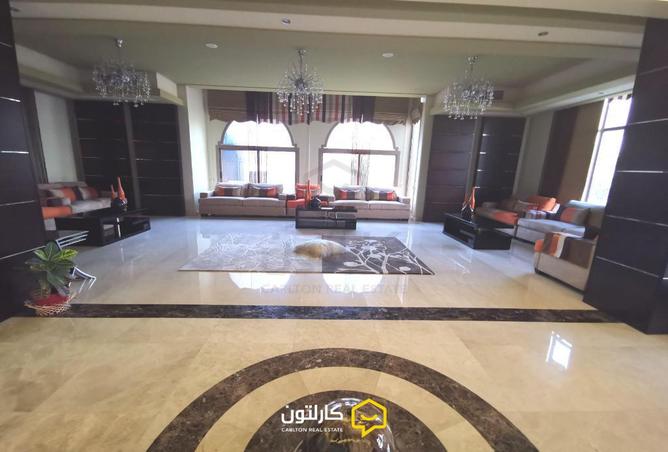 832060 - Property Image 3