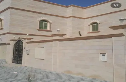 Villa - 5 Bedrooms - 6 Bathrooms for rent in Hamad Town - Northern Governorate