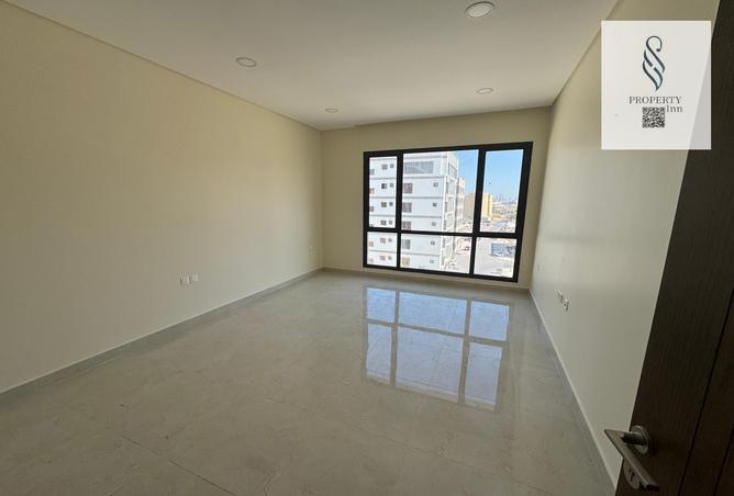 907672 - Property Image 3