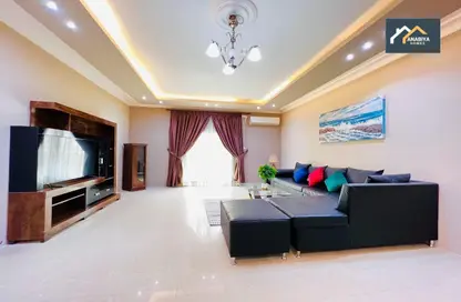 Living Room image for: Apartment - 3 Bedrooms - 3 Bathrooms for rent in Busaiteen - Muharraq Governorate, Image 1