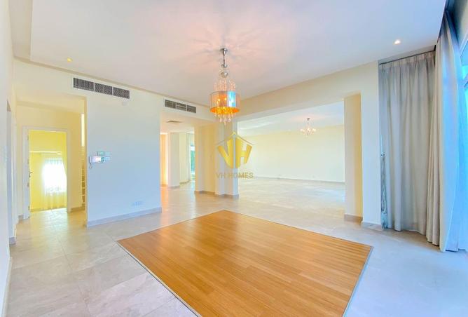 988691 - Property Image 2