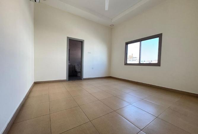 985241 - Property Image 3