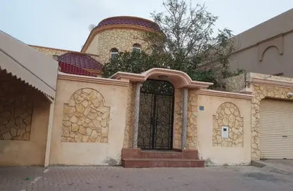 Villa - 5 Bedrooms - 6 Bathrooms for sale in Hamad Town - Northern Governorate