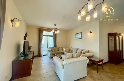 Apartment - 2 Bedrooms - 3 Bathrooms for rent in Sanabis - Manama - Capital Governorate
