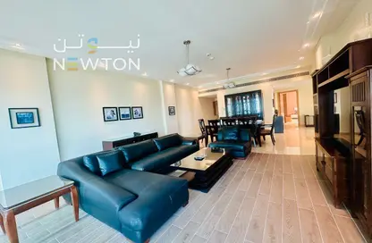 Apartment - 2 Bedrooms - 4 Bathrooms for rent in Al Juffair - Capital Governorate