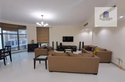Apartment - 3 Bedrooms - 5 Bathrooms for rent in Seef - Capital Governorate