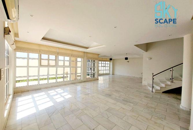 982379 - Property Image 2