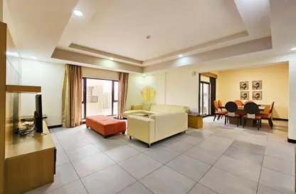 Apartment - 2 Bedrooms - 3 Bathrooms for rent in Al Juffair - Capital Governorate