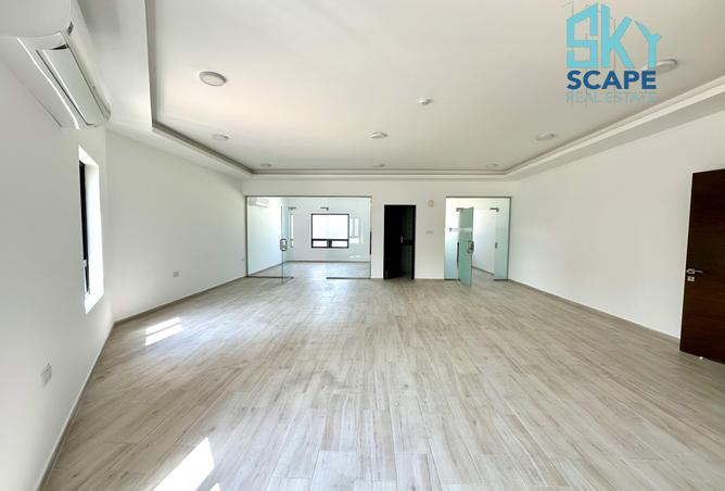 977493 - Property Image 2