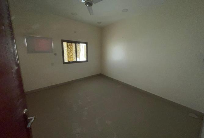 983593 - Property Image 3