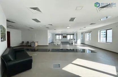 مكتب - استوديو - 2 حمامات للايجار في السيف - محافظة العاصمة
