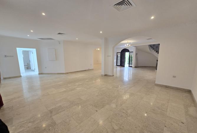 988540 - Property Image 2