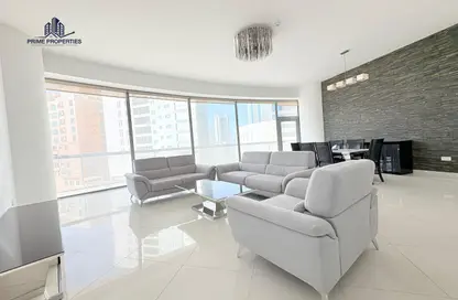 Apartment - 2 Bedrooms - 3 Bathrooms for rent in Sanabis - Manama - Capital Governorate